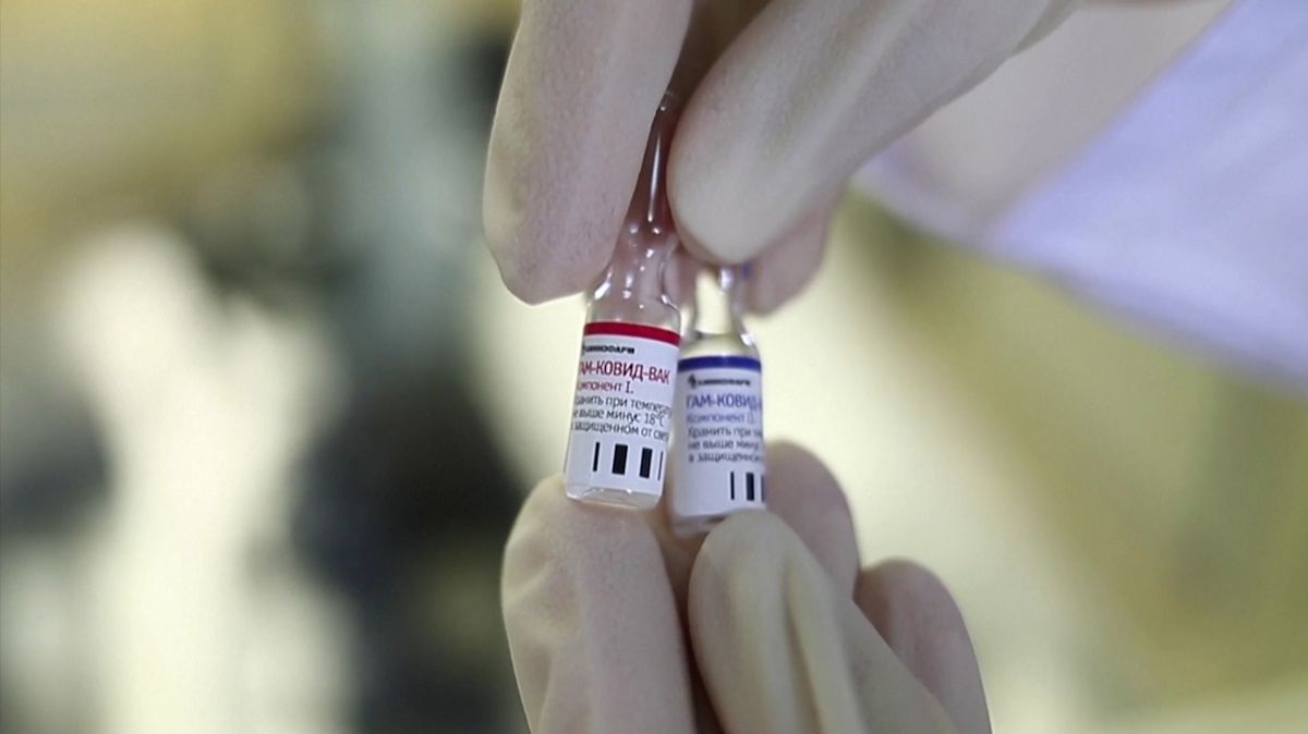 Rusové i Poláci přistupují k očkování zdrženlivě